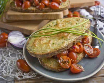 Croque-Monsieur mit marinierten Tomaten