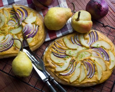 Rauchige Birnen-Zwiebel-Fladen