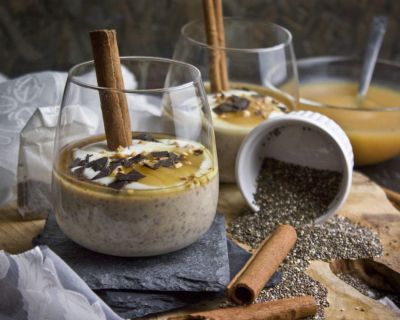Chai-Chia-Pudding mit Joghurt und Apfelmus