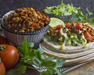 Tempeh-Tacos mit Mais und Paprika