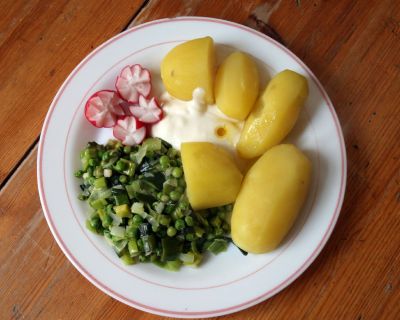 Porree-Erbsen-Gemüse mit Kartoffeln