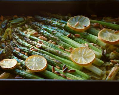 Auf Bandnudeln gegrillter Spargel