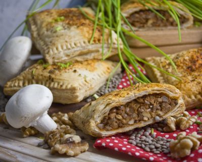 Herzhafte Linsen-Nuss-Strudel mit Pilzen