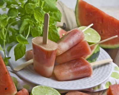 Melonen-Limetten-Eis mit Minze
