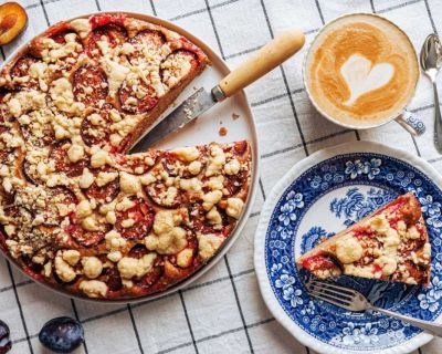 Veganer Zwetschgenkuchen mit Rührteig und Zimtstreuseln