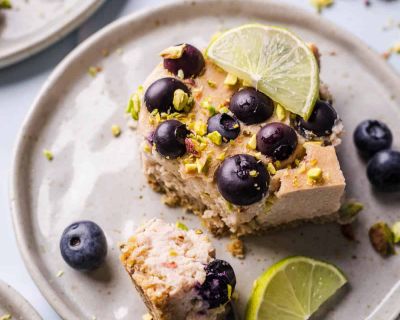 Veganer Heidelbeer-Käsekuchen ohne Zucker (mit Seidentofu & Skyr)