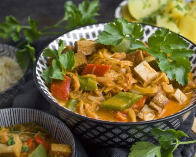 Szegediner Tofu-Gulasch – Klassiker in vegan