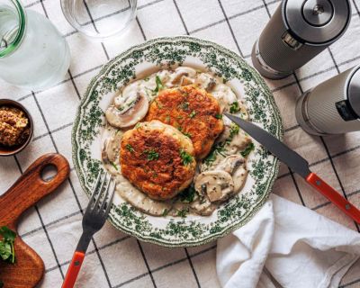 Vegane Pfannenknödel mit Champignons in Senf-Rahmsauce