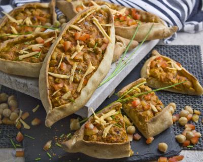 Kichererbsen-Schiffchen mit Paprika