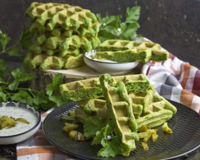 Monstergrüne Petersilien-Waffeln mit Zucchini