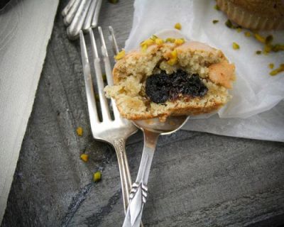 Gefüllte Nussmuffins mit Zitronenguss