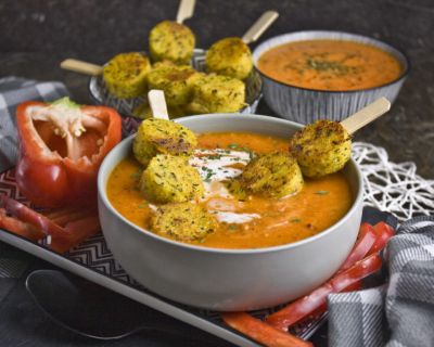 Paprika-Karotten-Suppe mit Polenta-Talern