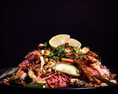 Pinker Glasnudelsalat – vegan mit Terriyake Seitan