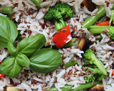 Rezept: Reissalat mit Gemüse und Tofu.