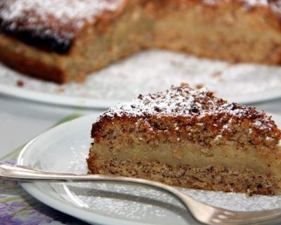 Mandelkrokant-Kuchen mit Vanillefüllung