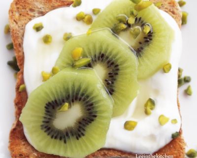 5 Delicious vegan Toast Ideas * 5 Leckere vegane Toastbrot Ideen