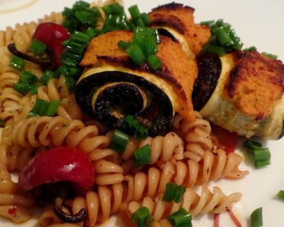 Gefüllte Rauchzucchiniröllchen