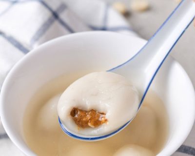 Klebereisbällchen mit Erdnuss (Tang Yuan)