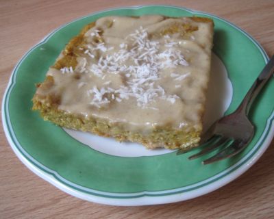 Kürbiskuchen ohne Mehl (glutenfrei) mit Orangen-Kokos-Glasur