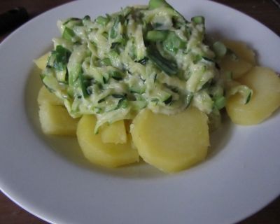 Zucchini-"Sahne"-Soße (mit Kartoffeln)