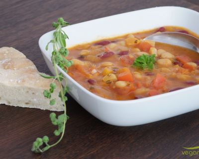 Vegane Serbische Bohnensuppe