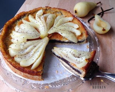 Mohn-Käsekuchen mit Weinbirnen