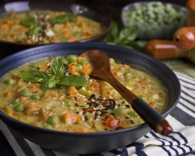 Würzige Konfetti-Hummus-Suppe