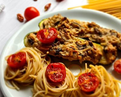 Überbackene Zucchini mit Knoblauch-Spaghetti