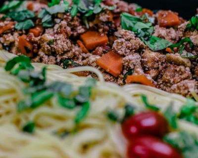 Spaghetti Bolognese con Tofu und Parmesan