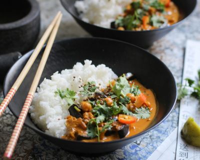 Ofen-Auberginen mit Joghurt-Tahini-Soße