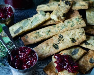 schnelles Sauerkirsch-Chutney als Beilage zu Curries, währschaften Gerichten oder als Dip und Aufstrich