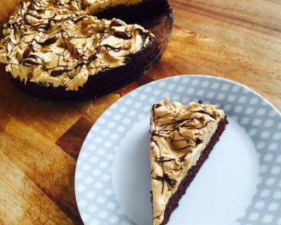 Saftiger Schokoladenkuchen mit Erdnussbutter-Creme (gf)