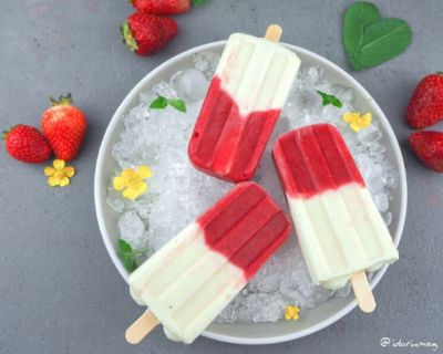 Fruchtig frisch und sahnig cremig: Erdbeer Sahne Joghurt Eis am Stil