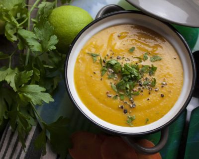 Wintergemüse-Suppe mit Limette und Inwger