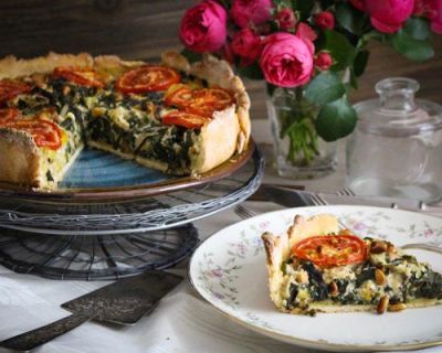 Mangold-Zucchini-Quiche mit Sonnentomaten