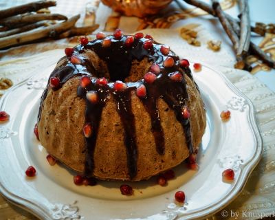 Traumhafter Dattel-Tahin-Kuchen mit Walnüssen, Granatapfelkernen und Dattelkaramell