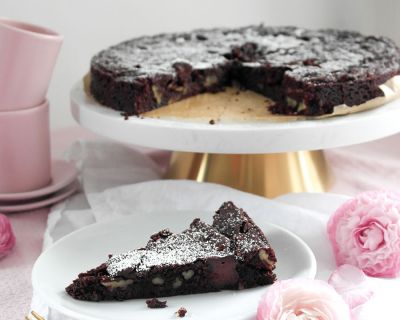 Veganer Brownie-Kuchen mit Pekannüssen und Schokoladen-Ganache-Pfützen ❤