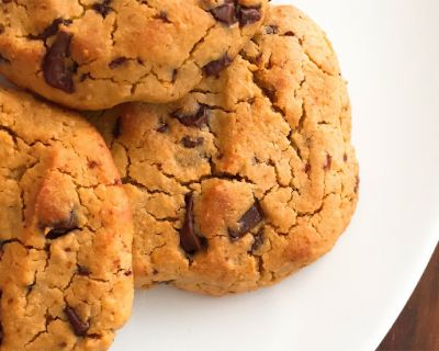 Proteinhaltige Schoko-Erdnuss-Cookies