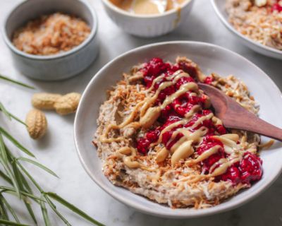 Buchweizen Smoothie Bowl mit Himbeeren & Erdnussmus