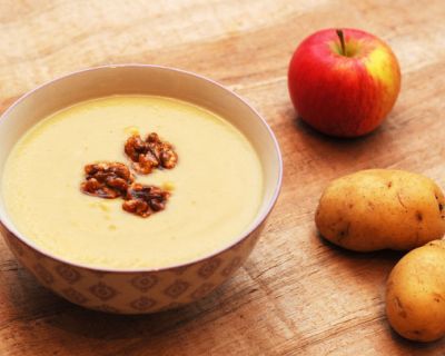 Sellerie-Apfelsuppe mit kandierten Walnüssen