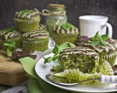 Matcha-Minz-Muffins mit Schokolade