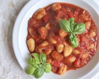 Selbstgemachte Paprika Tomatensauce mit Gnocchi (vegan & glutenfrei)