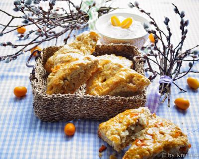 Vegane Kumquats-Paranuss-Scones mit Kokos-Clotted-Cream