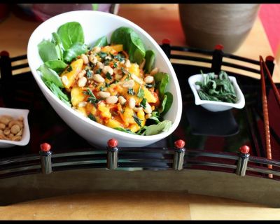 Rezept vom 08.07.2015: Exotischer Mango Salat mit Koriander & Erdnüssen (Vegan)
