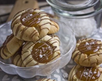 Knusprige Erdnuss-Salzkaramell-Kekse