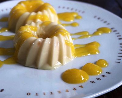 Peach Yoghurt Panna Cotta & Mango sauce * Pfirsich Yoghurt Panna Cotta & Mango Sauce