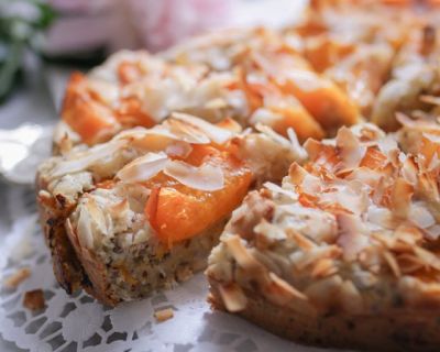 Veganer Aprikosenkuchen mit Kokos & Marzipan