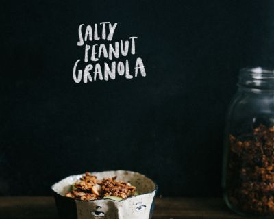 Salty Peanut Granola – Süß-salziges Knusper-Topping fürs Frühstück