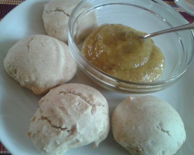 Scones mit Rohkost-Marmelade