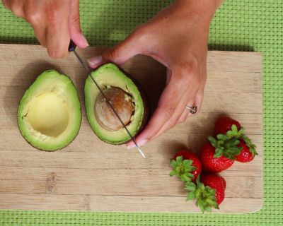 Avocado-Erdbeer-Dessert. Yumm and easy!